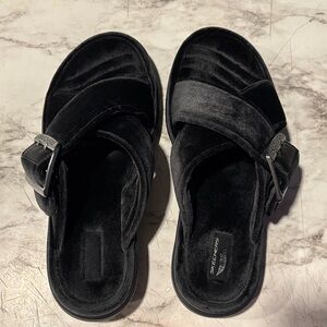 Skechers Women's Black Velvet Sandals/slippers
